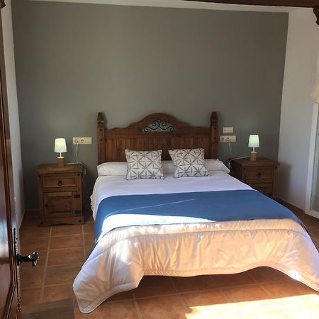Hostal Rural La Casa Verde Cheles Bagian luar foto