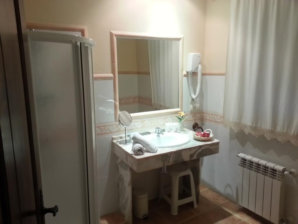 Hostal Rural La Casa Verde Cheles Bagian luar foto