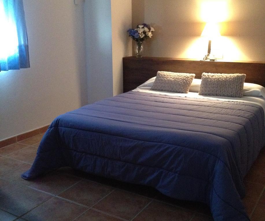 Hostal Rural La Casa Verde Cheles Bagian luar foto